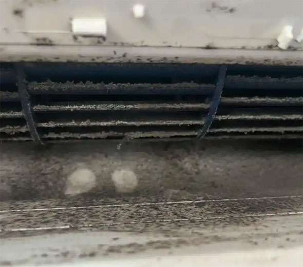 东胜空调吹的风有股烧焦味是怎么回事